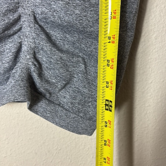 Athleta Fastest Track Short Sleeve T-shirt in Grey Size M - Picture 6 of 7